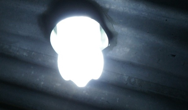 Luz Natural Pet Como um Filipino Criou Lâmpadas Naturais de Garrafas PET
